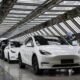 Tesla dan GM dikabarkan kurangi penggunaan suku cadang buatan China